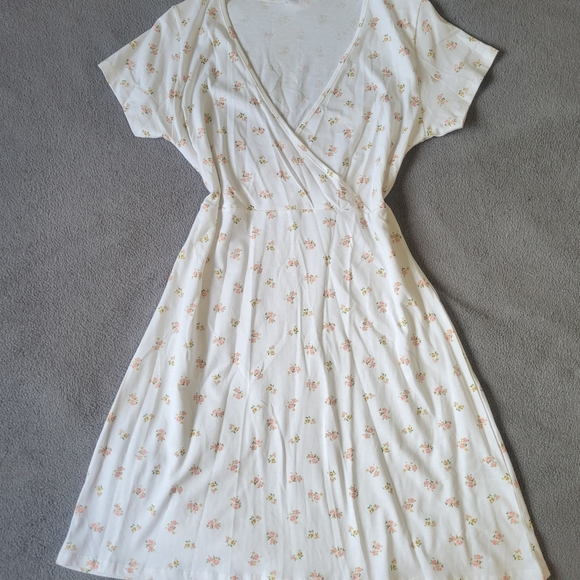 floral picnic dress - Picture 1 of 4
